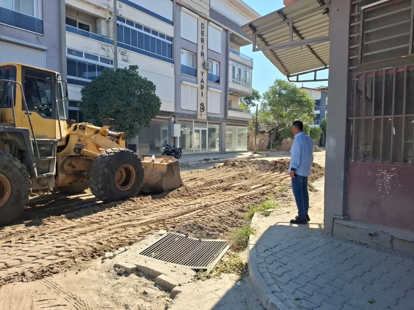 Yenipazar’da spor alanı ve cadde çalışmaları sürüyor