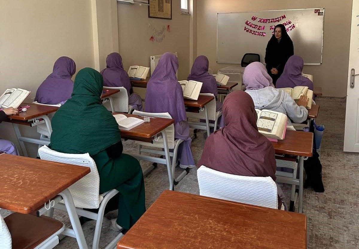 Altıntaş Kaymakamı Yıldırım’dan Kur’an Kursuna ziyaret