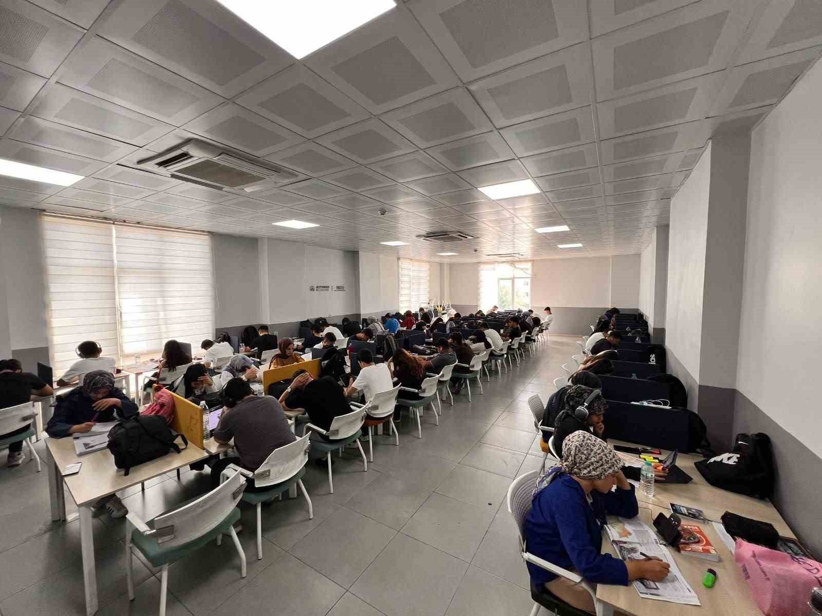 AKEM’de YKS maratonu başladı: 170 öğrenci kayıt yaptırdı