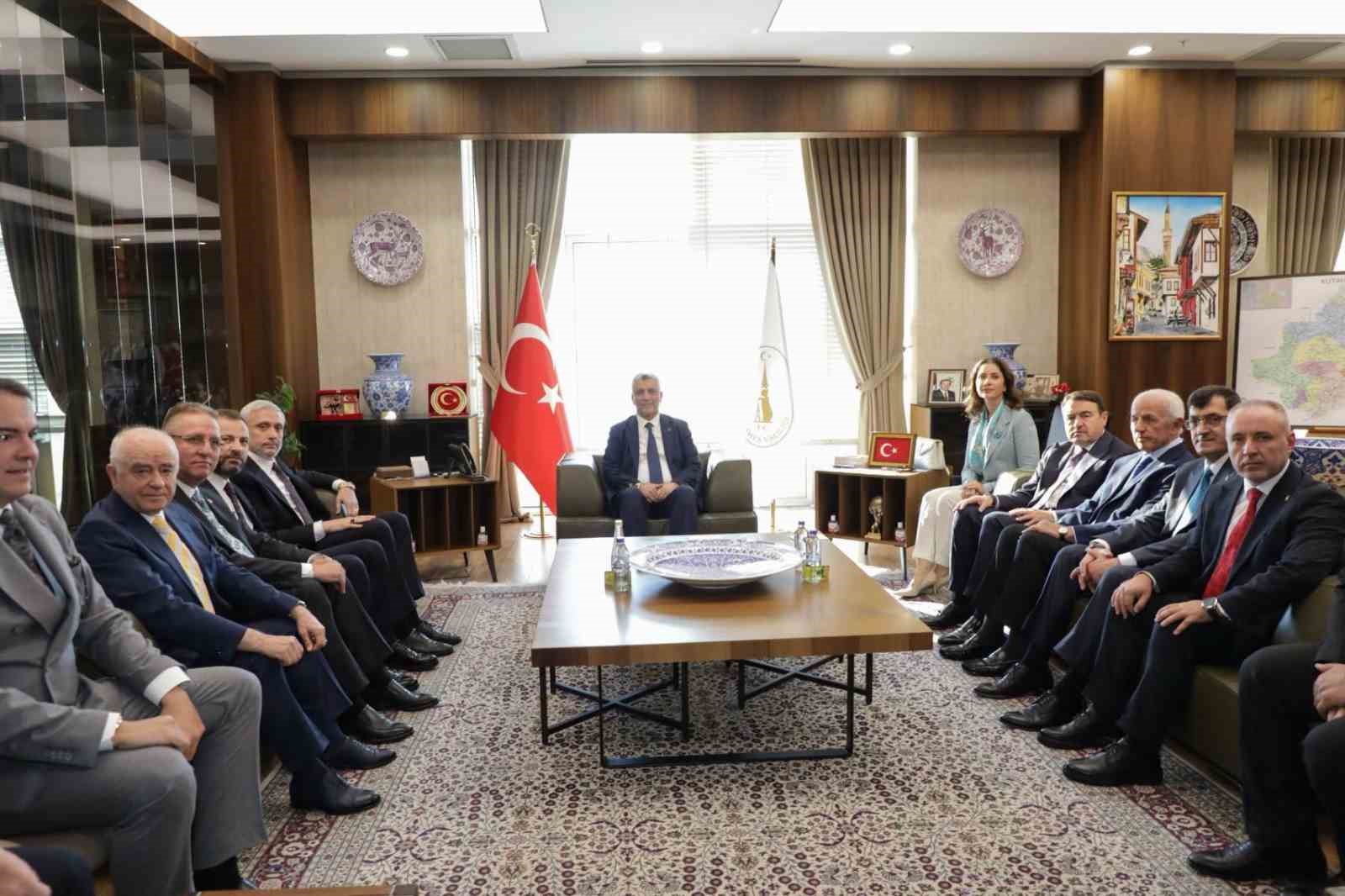 Ticaret Bakanı Bolat’tan Kütahya Valiliğine ziyaret