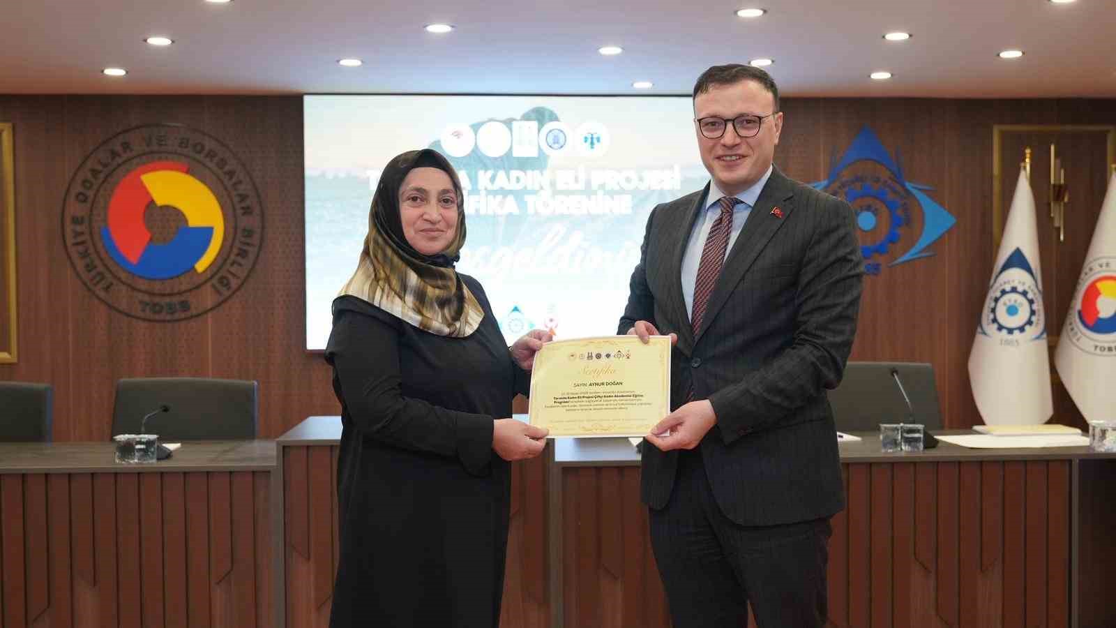 ETSO’da "Tarımda kadın eli" projesiyle 200 kadın çiftçi sertifikasını aldı