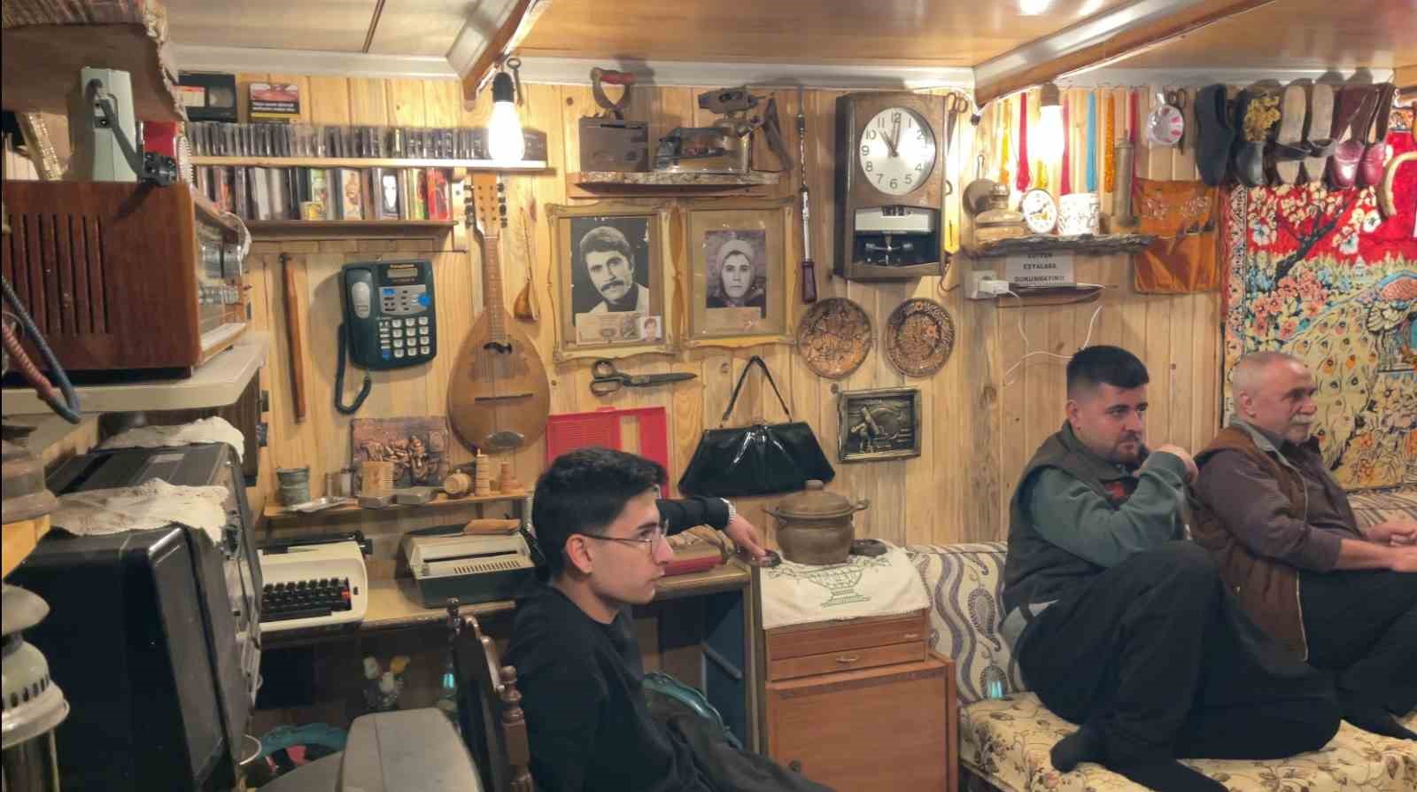 Depremde yaptığı ahşap ev, motosiklet severlerin buluşma noktası oldu