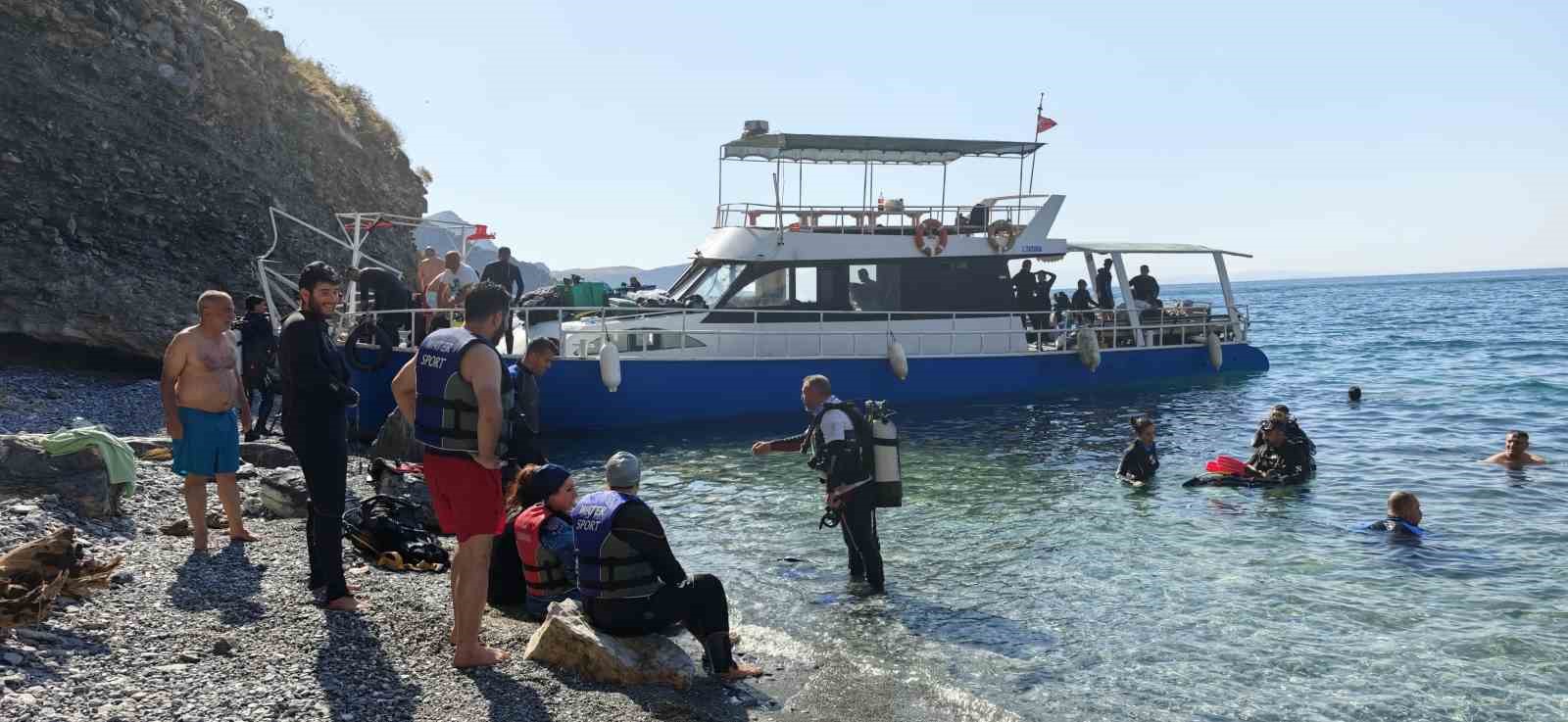 Van Gölü’nün derinliklerindeki tarih: Tatvan’daki batık Rus şilebi görüntülendi