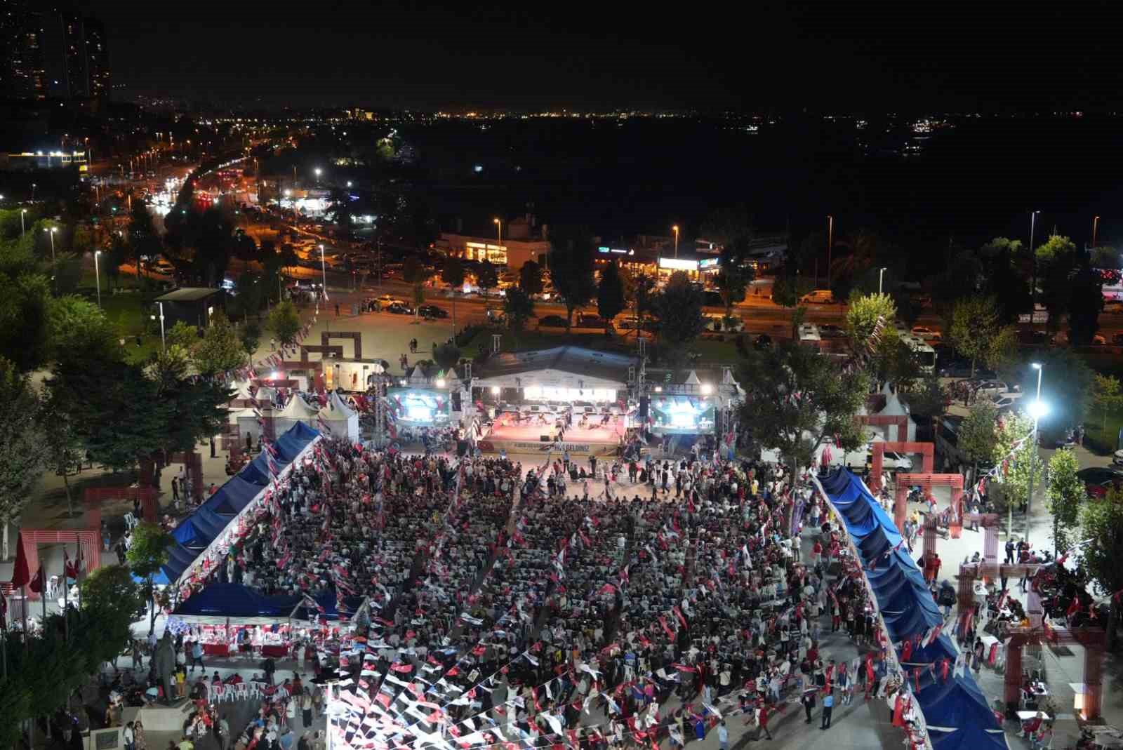 Büyük Zafer’in 104’üncü yılı Kartal’da görkemli kutlamalarla taçlandı