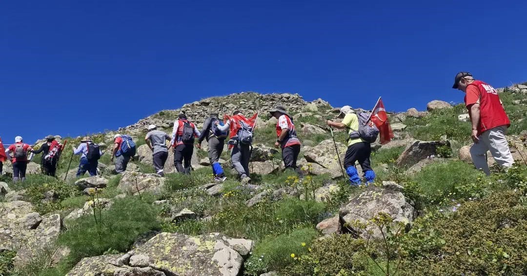15 Temmuz için zirveye tırmandılar