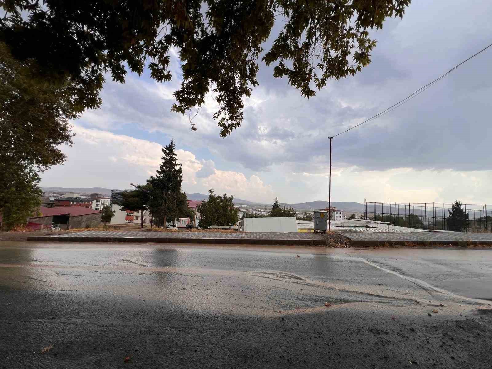 Kahramanmaraş’ta sağanak yağış etkili oldu