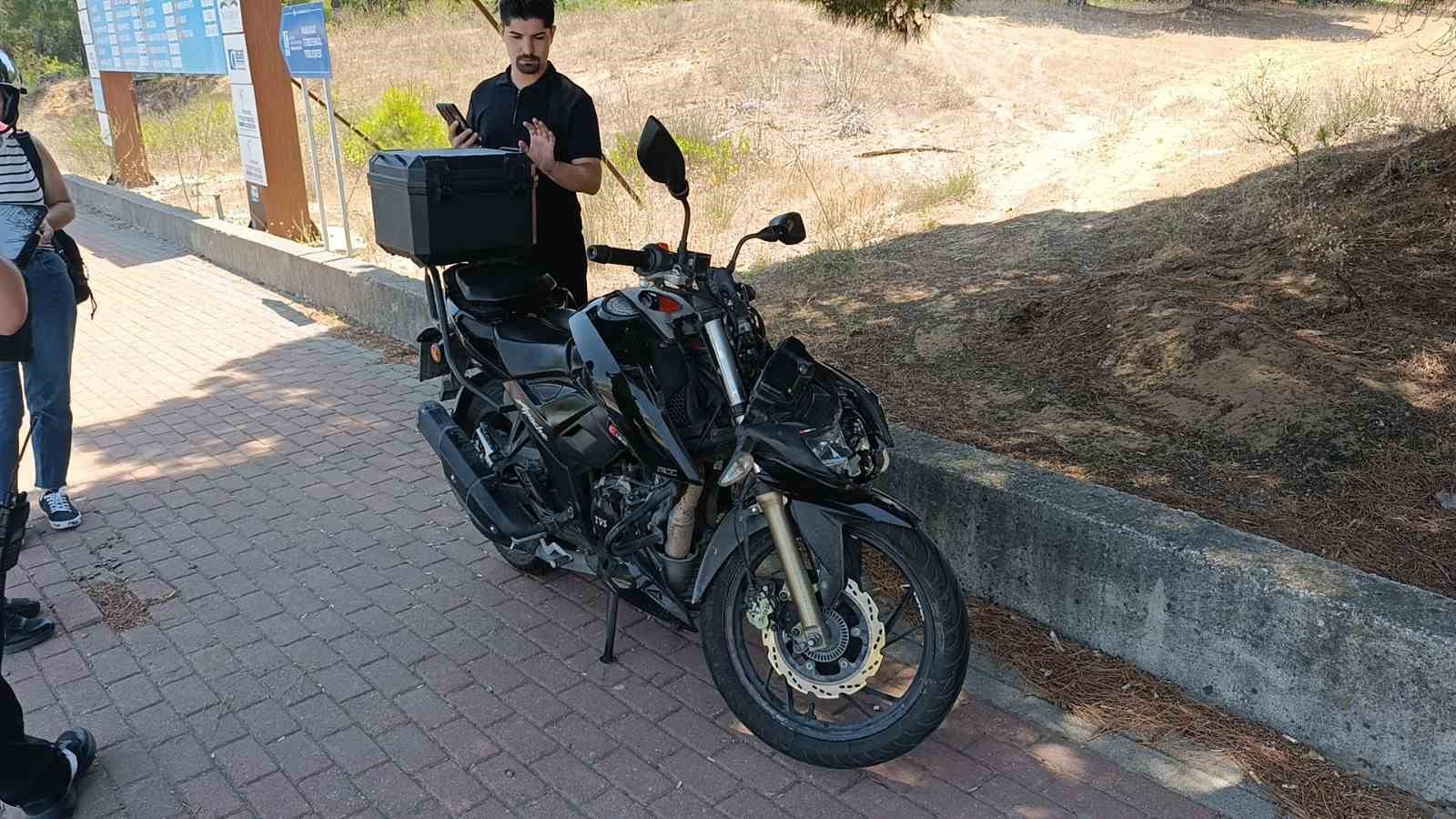 Otel servisiyle çarpışan motosikletli yaralandı