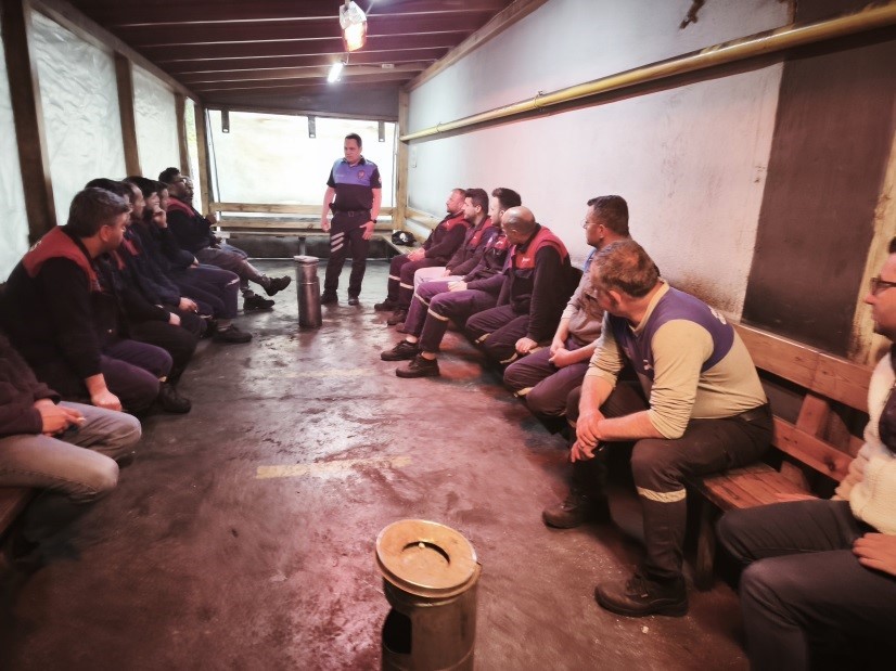 Niğde polisinden dolandırıcılığa karşı bilgilendirme çalışması