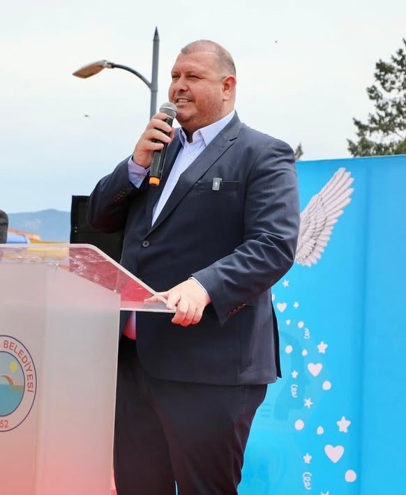 Menderes Belediyesine operasyon: Başkan ve 13 kişi gözaltında