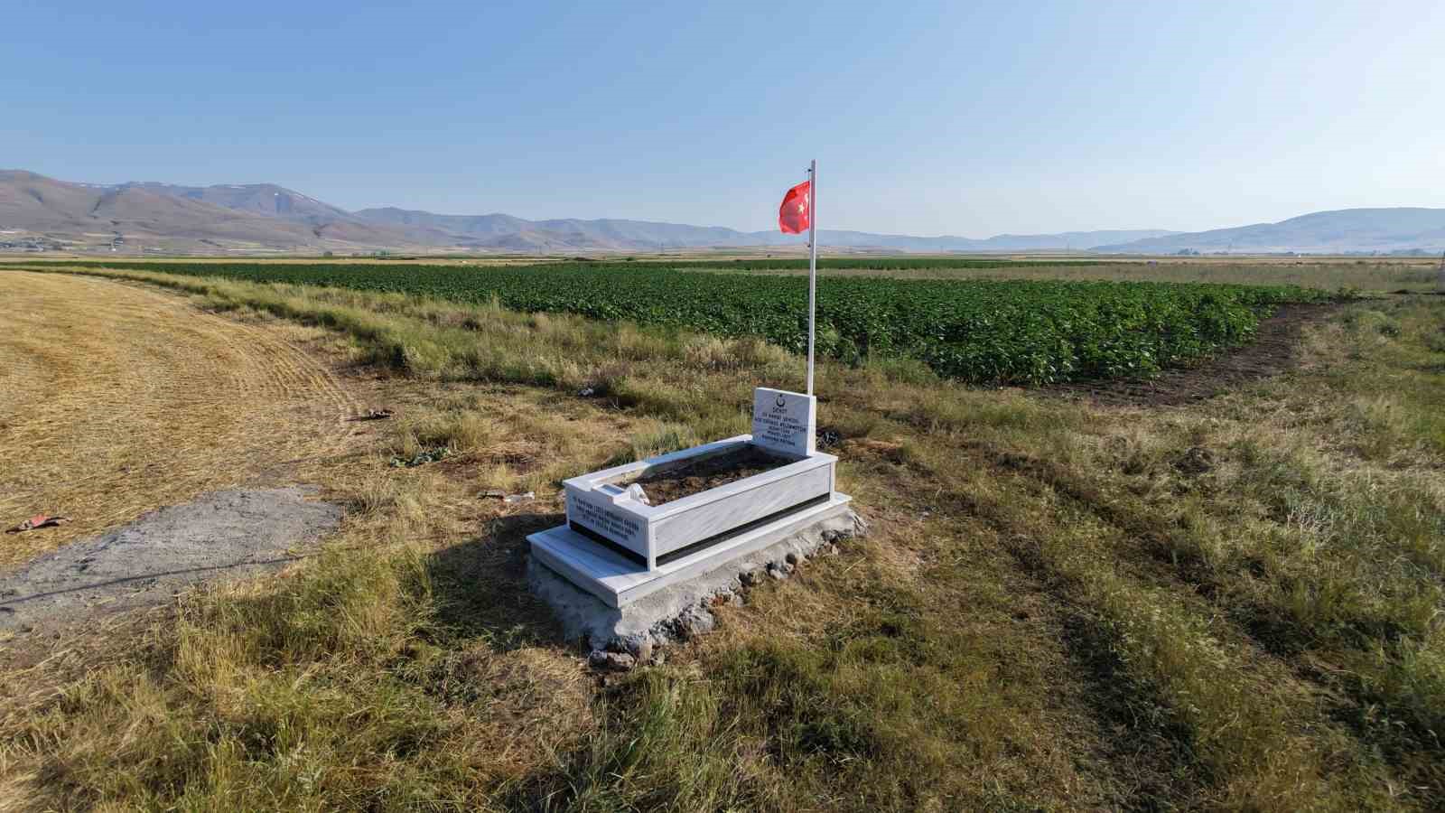149 yıldır Erzurum Ovası’nda nöbet tutan şehidin mezarı yenilendi