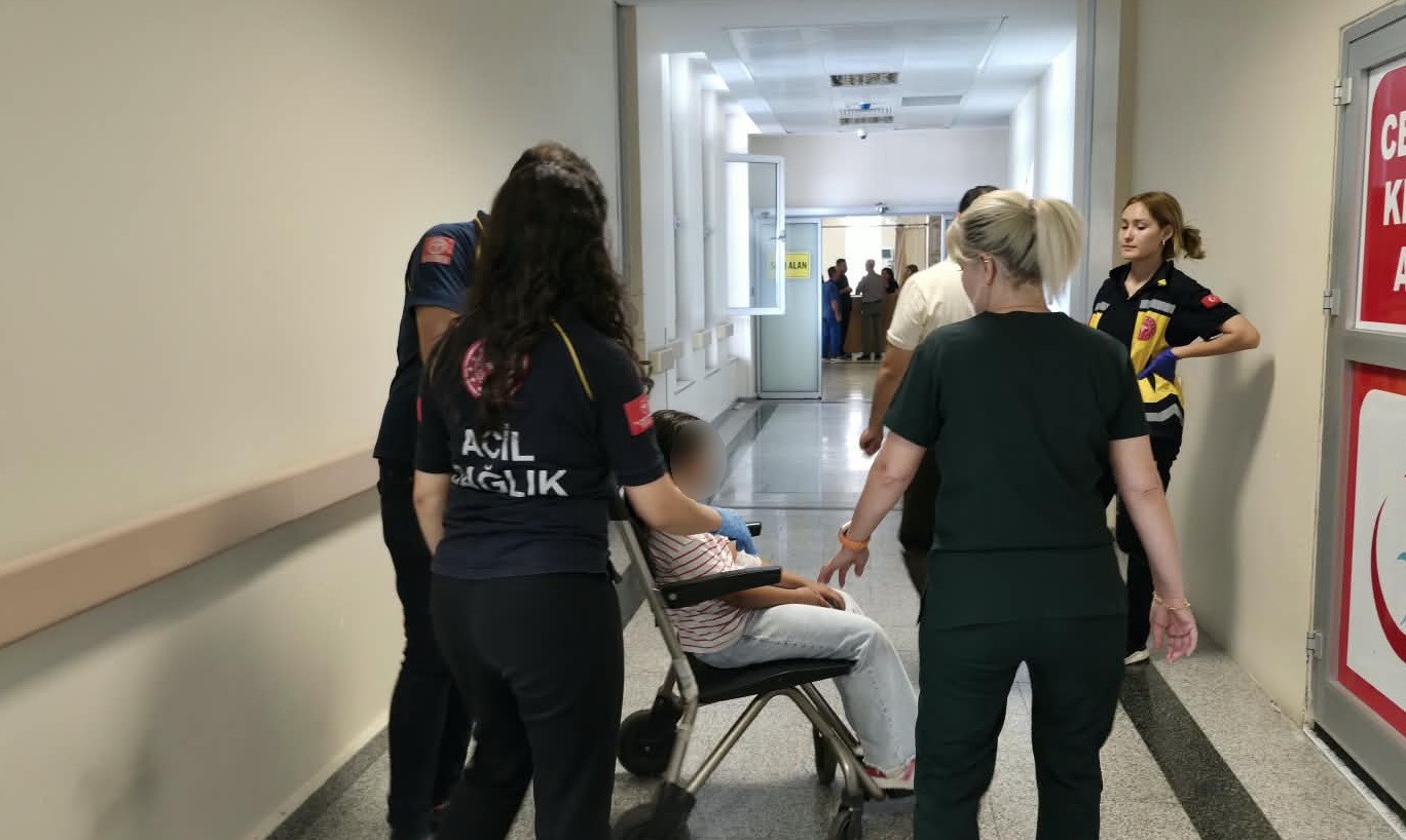Bisiklet ile otomobil çarpıştı: 2 yaralı
