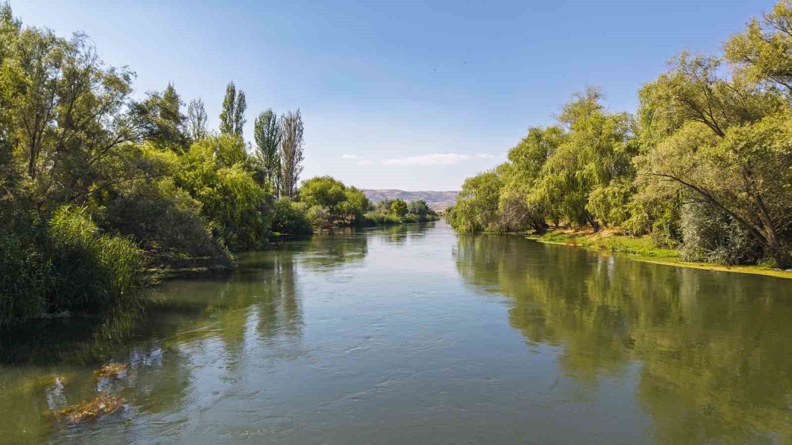 Türkiye’nin en uzun nehri hareketlendi: Barajlardaki su bırakılınca seviye yükseldi