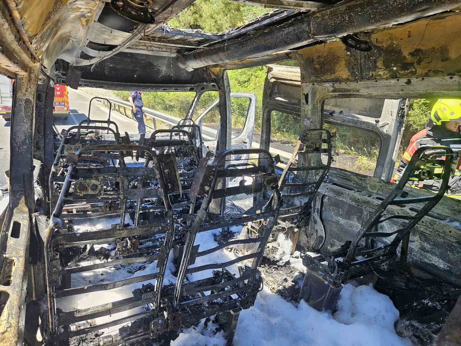 İşçi servisi alev aldı, faciaya ramak kaldı