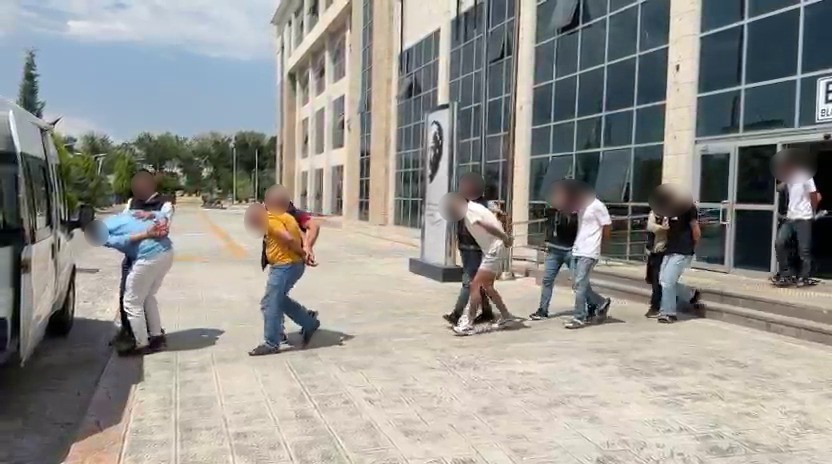 Uşak’ta uyuşturucu operasyonunda 14 şüpheli tutuklandı