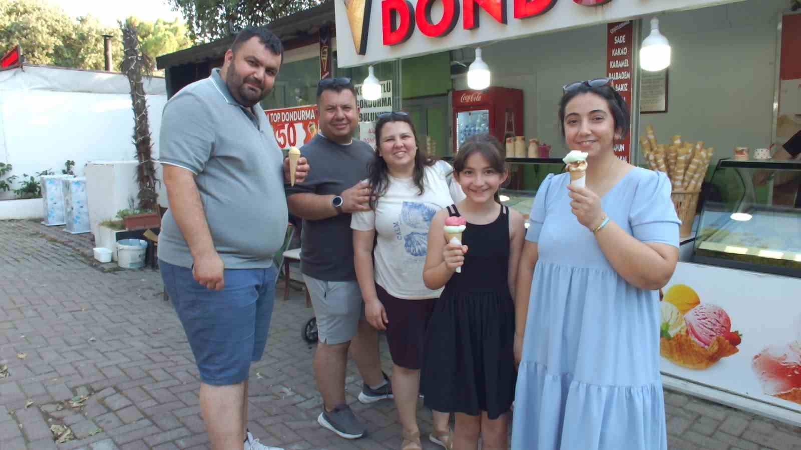 Balıkesir’de askıda dondurma uygulaması devam ediyor