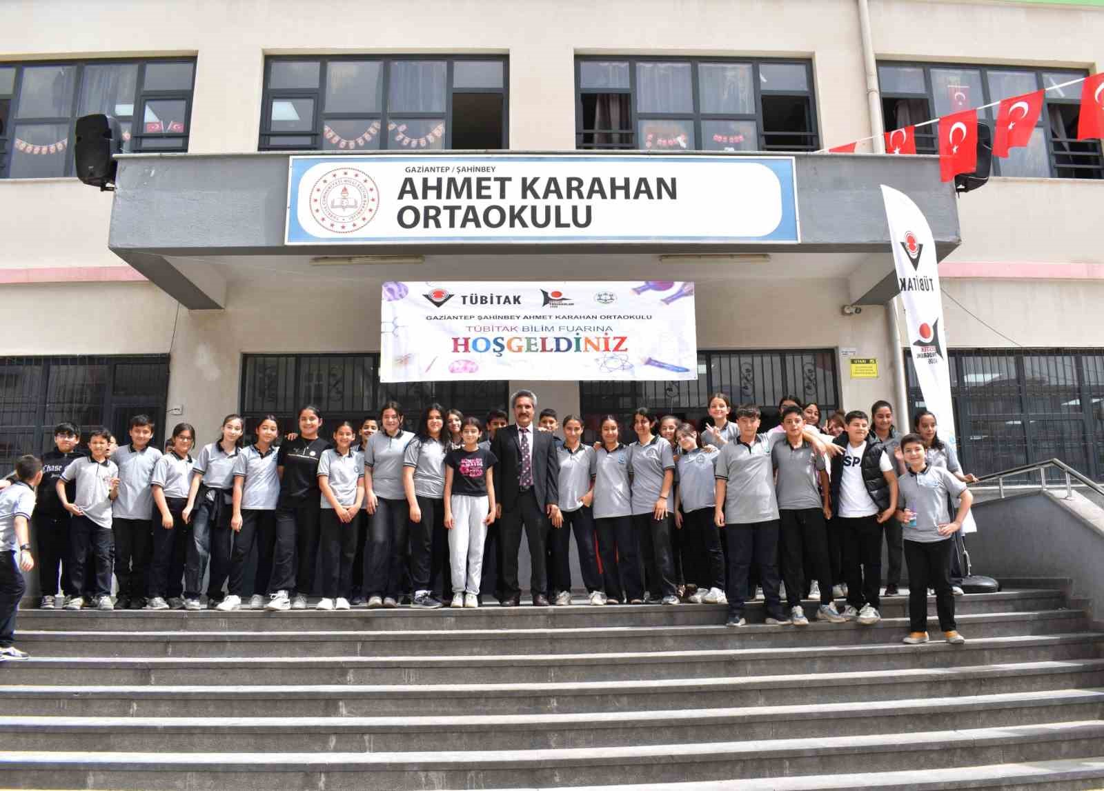 Ahmet Karahan Ortaokulu&rsquo;nda Bilime Işık Tutan 4006 Fuarı ger&ccedil;ekleştirildi