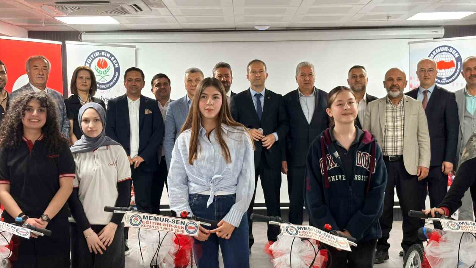 Kütahya’da "Kitap Okuma ve Kompozisyon Yarışması"nda ödüller sahiplerini buldu