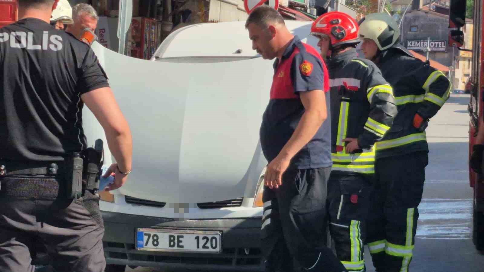 Seyir halindeki ara&ccedil;ta yangın &ccedil;ıktı