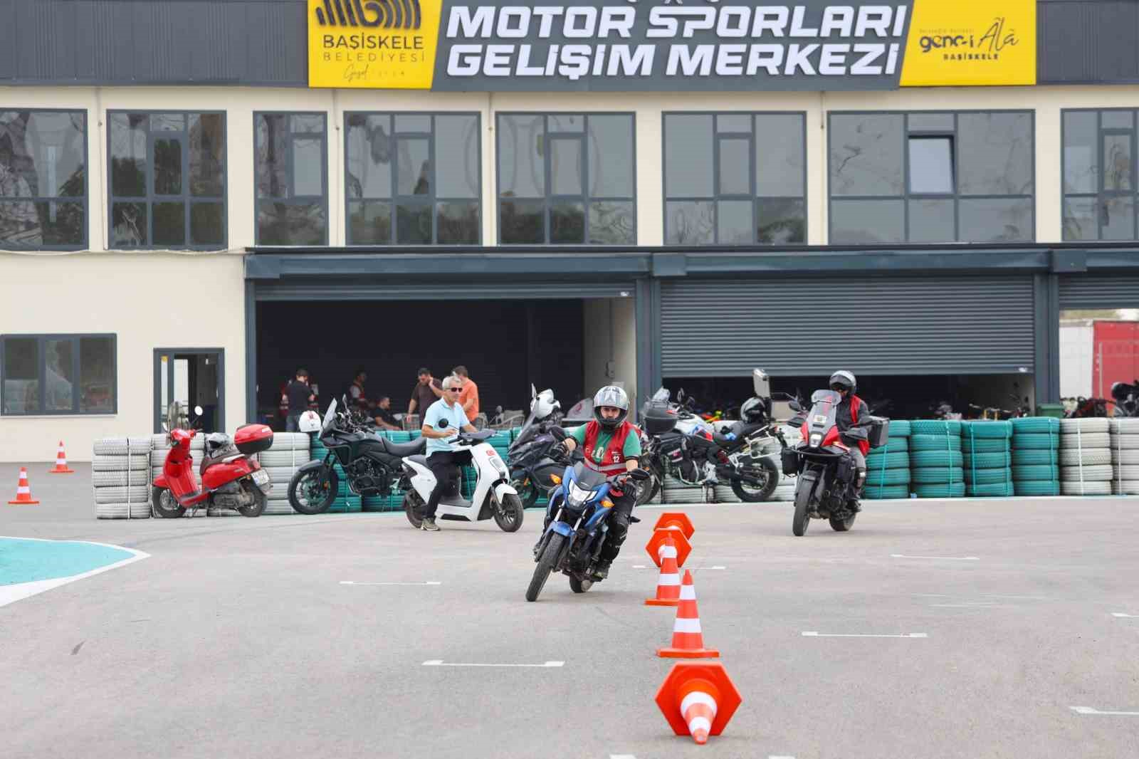 Başiskele&rsquo;de motosiklet s&uuml;r&uuml;c&uuml;lerine &uuml;cretsiz eğitim