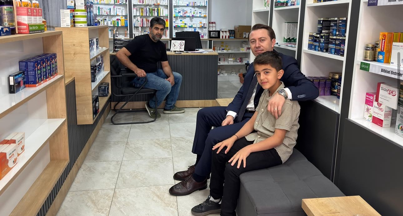 Y&uuml;ksekova&rsquo;da y&uuml;rekleri ısıtan manzara: Halkın i&ccedil;inde bir kaymakam