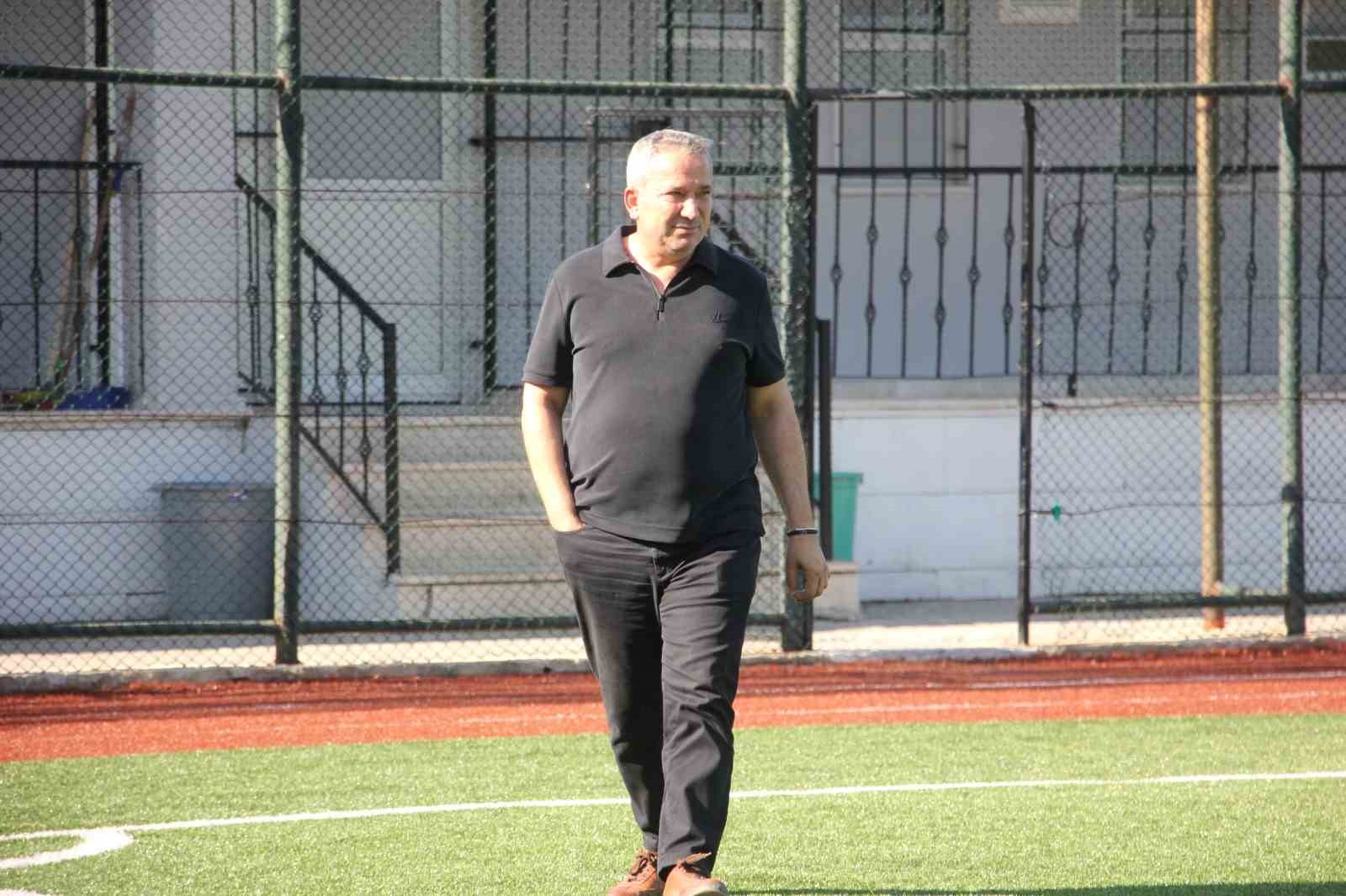 Kurucu Başkan G&uuml;rel "Biz bunlara bu kul&uuml;b&uuml; tuta koyun diye verdik, bunlar kul&uuml;b&uuml; yutmaya &ccedil;alışıyorlar"