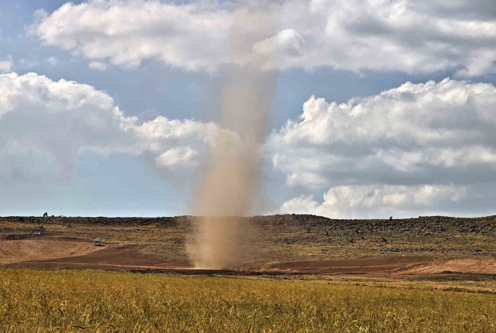 Ahlat’ta hortum kameraya yansıdı