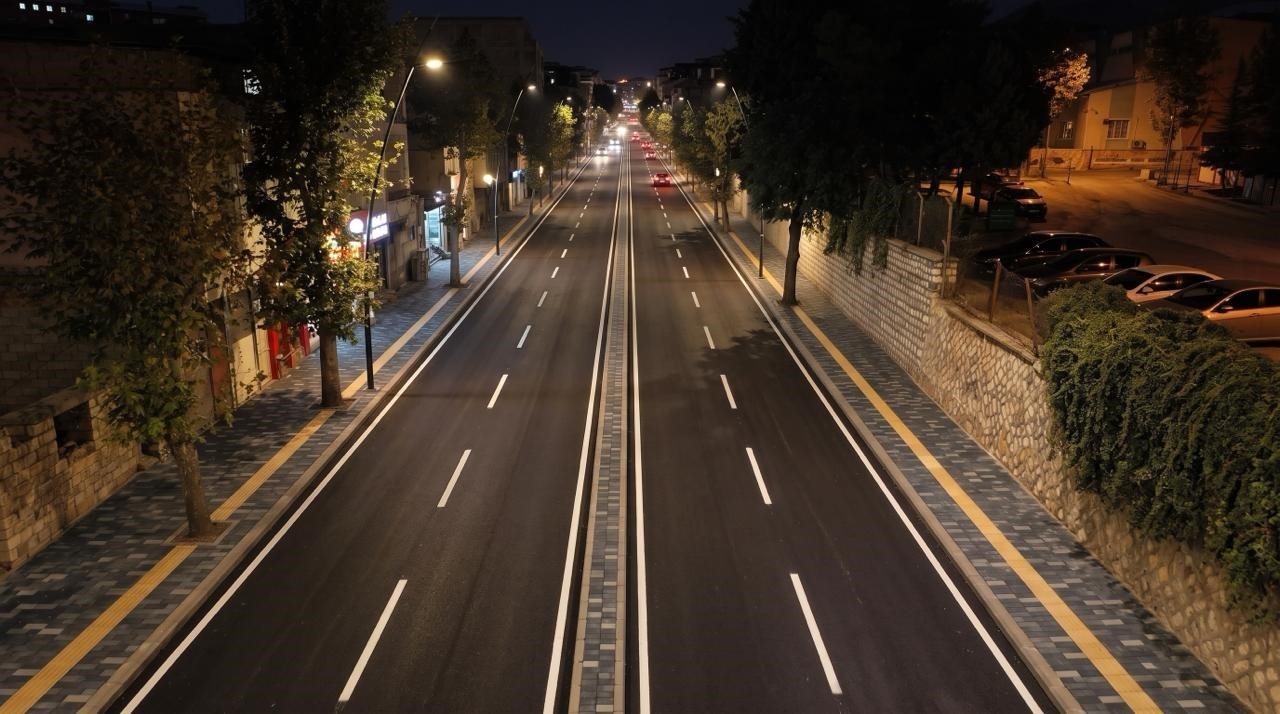 Kahramanmaraş’ta yollar bir bir asfaltlanıyor