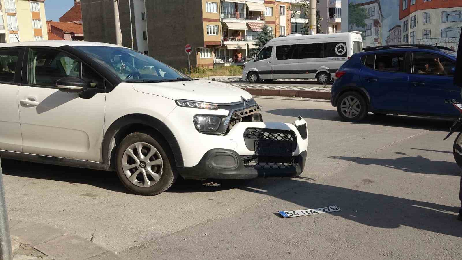 Tavşanlı&rsquo;da otomobil ile motosiklet &ccedil;arpıştı: 1 yaralı