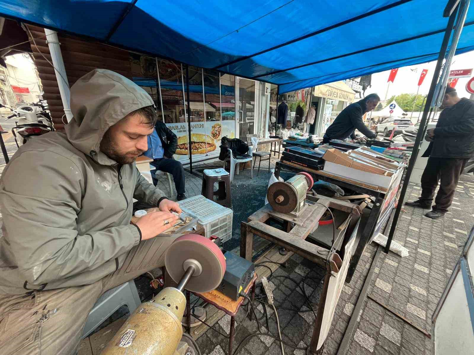 Tavşanlı&rsquo;da kurbanlık bı&ccedil;ak ve satırlar bilenmeye başladı
