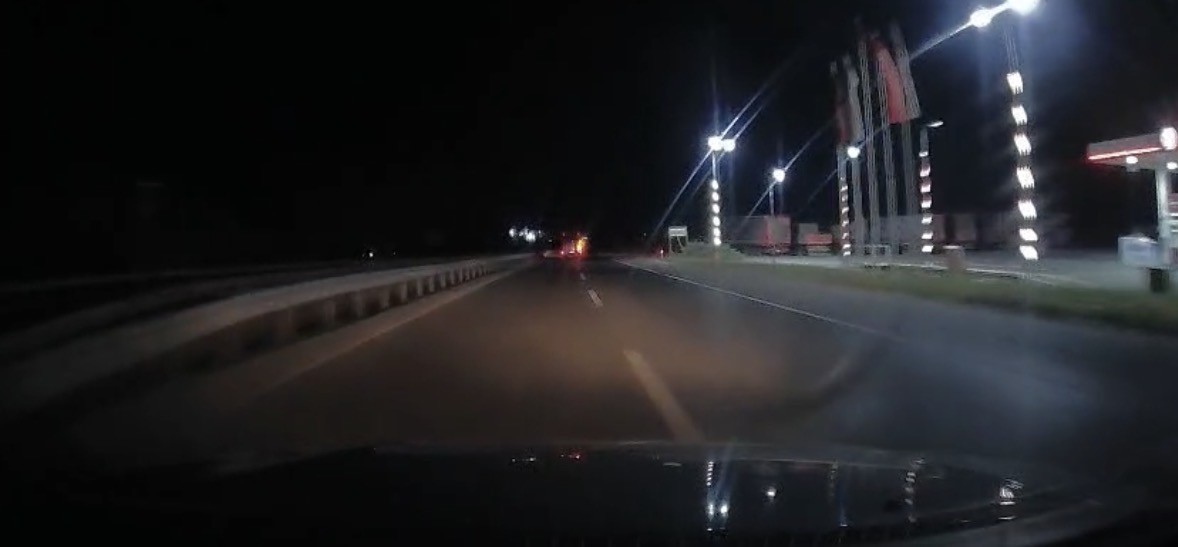 Direksiyon başında uyuyan sürücü yoldan çıktı, facia kıl payı atlatıldı