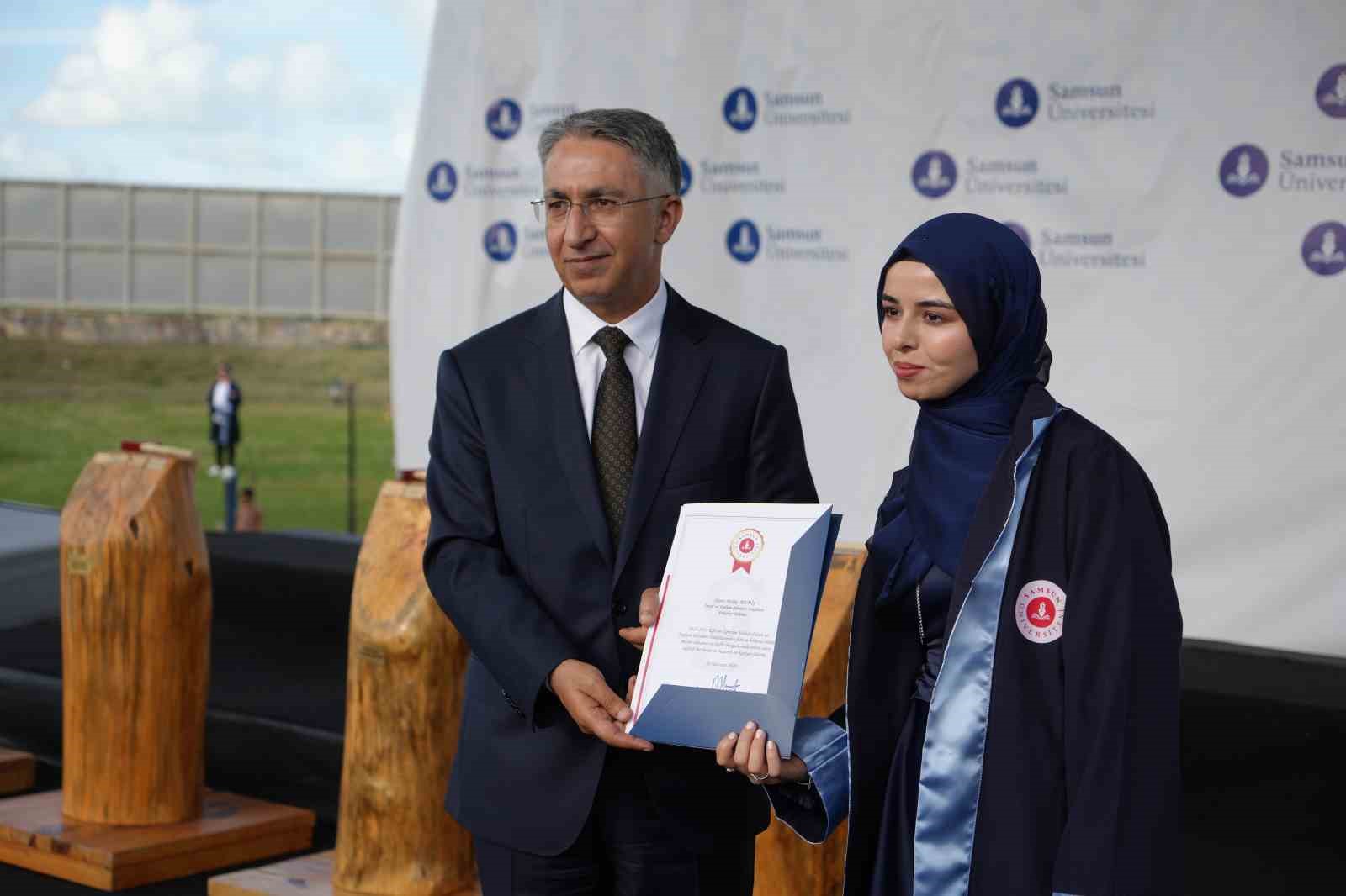 SAMÜ’de 616 öğrencinin mezuniyet heyecanı