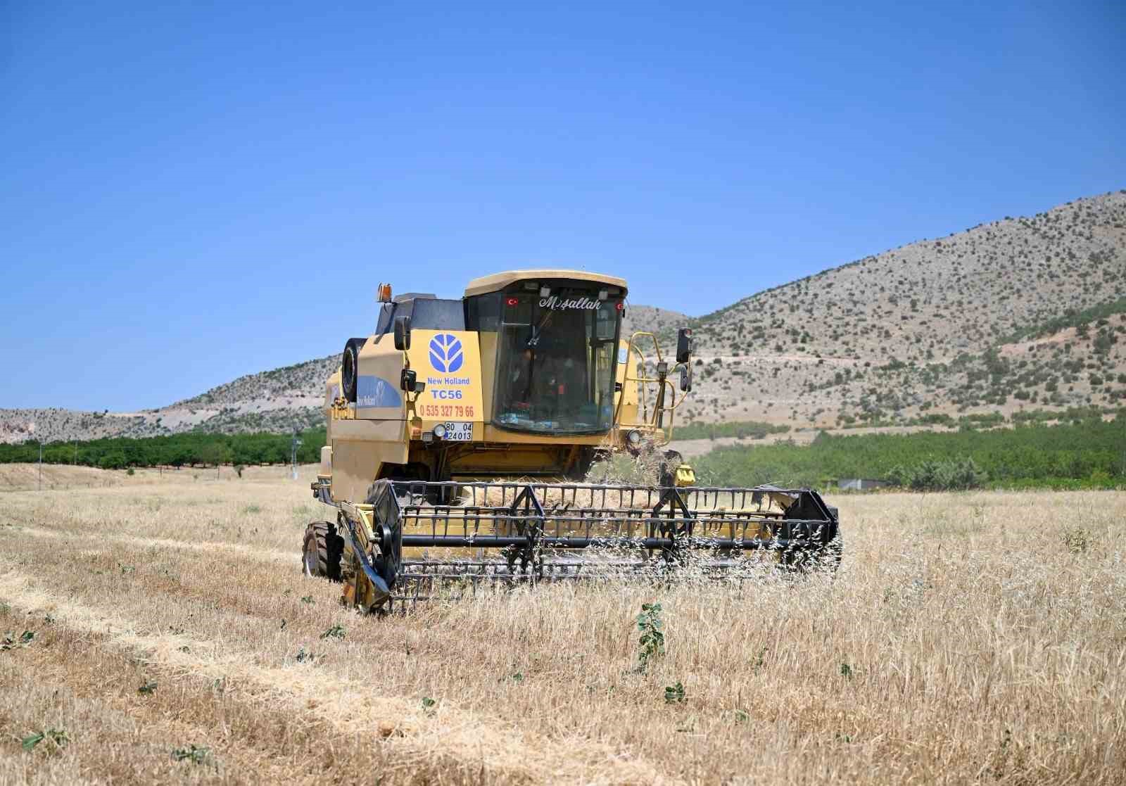 Başkan Ge&ccedil;it "&Uuml;reticilerimize &uuml;cretsiz arpa dağıtımı yapacağız"