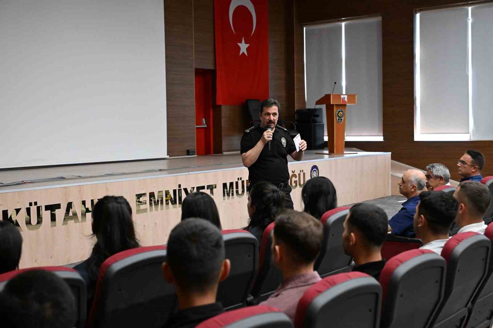 Kütahya’da göreve başlayan polis memurlarına oryantasyon eğitimi