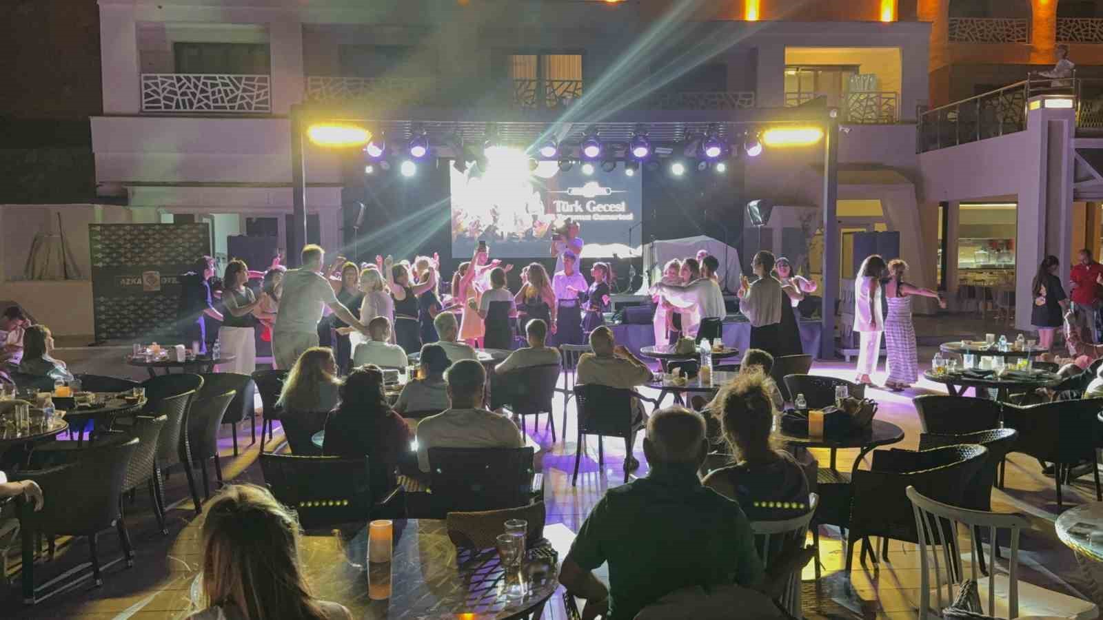 T&uuml;rk gecesi turistlerden tam not aldı