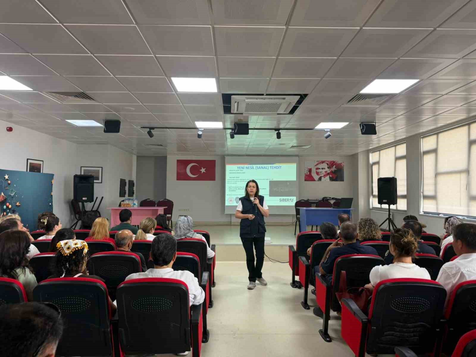 Burhaniye’de Okul Güvenliği Bilgilendirme Toplantısı yapıldı