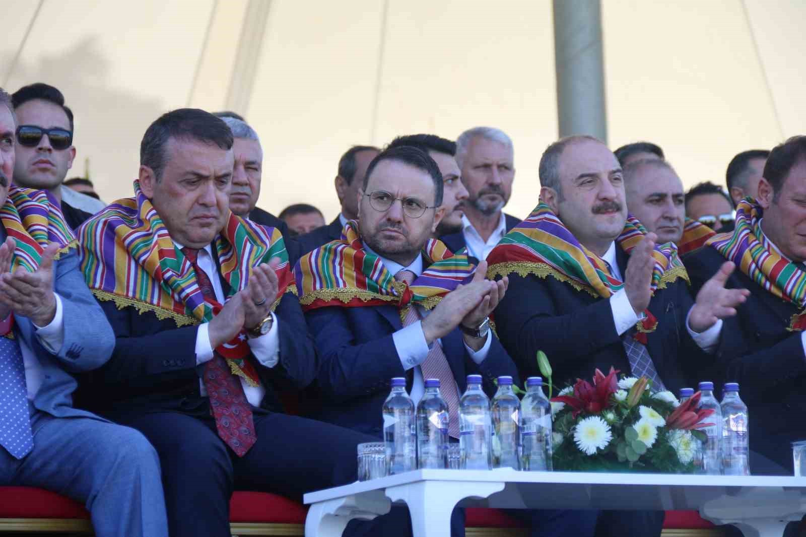 Adalet Bakanı Akın Gürlek Söğüt şenlikleri için ilçeye geldi