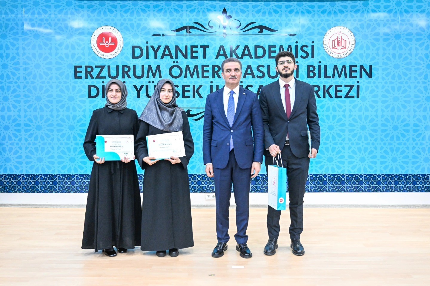 Dini Y&uuml;ksek İhtisas Eğitim Merkezi d&ouml;rd&uuml;nc&uuml; d&ouml;nem mezunlarını verdi