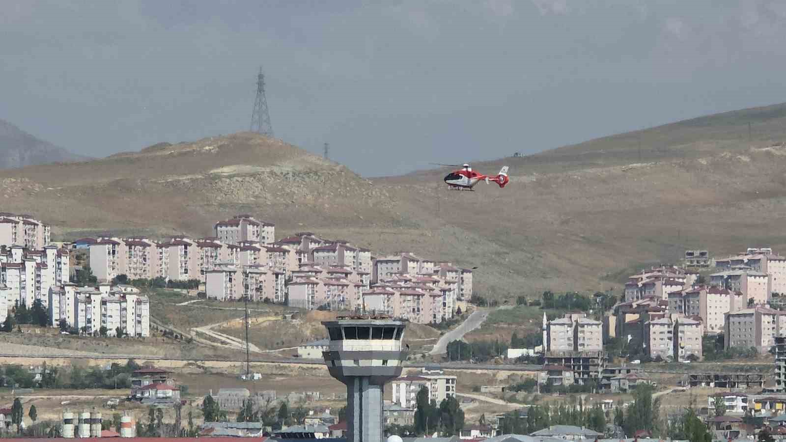 Ambulans helikopter kalp hastası i&ccedil;in havalandı
