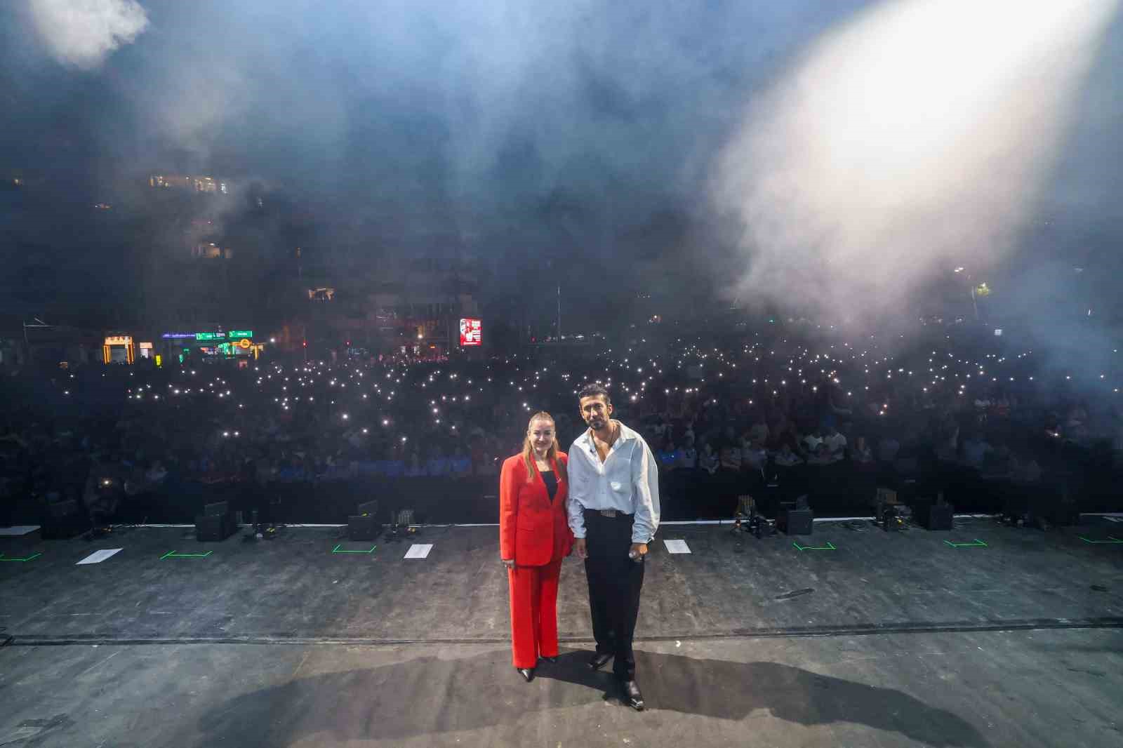 B&uuml;şra &Ouml;zdemir: "Atat&uuml;rk&rsquo;&uuml;n Samsun&rsquo;da yaktığı meşale gen&ccedil;liğin g&ouml;zlerinde parıldıyor"