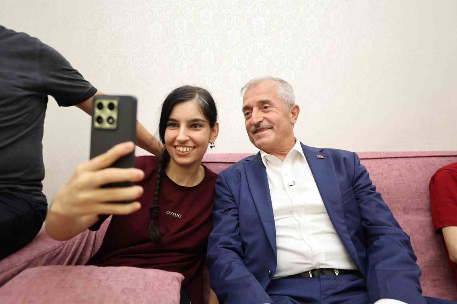 Mehmet Tahmazoğlu&rsquo;ndan vatandaşlara ev ziyareti