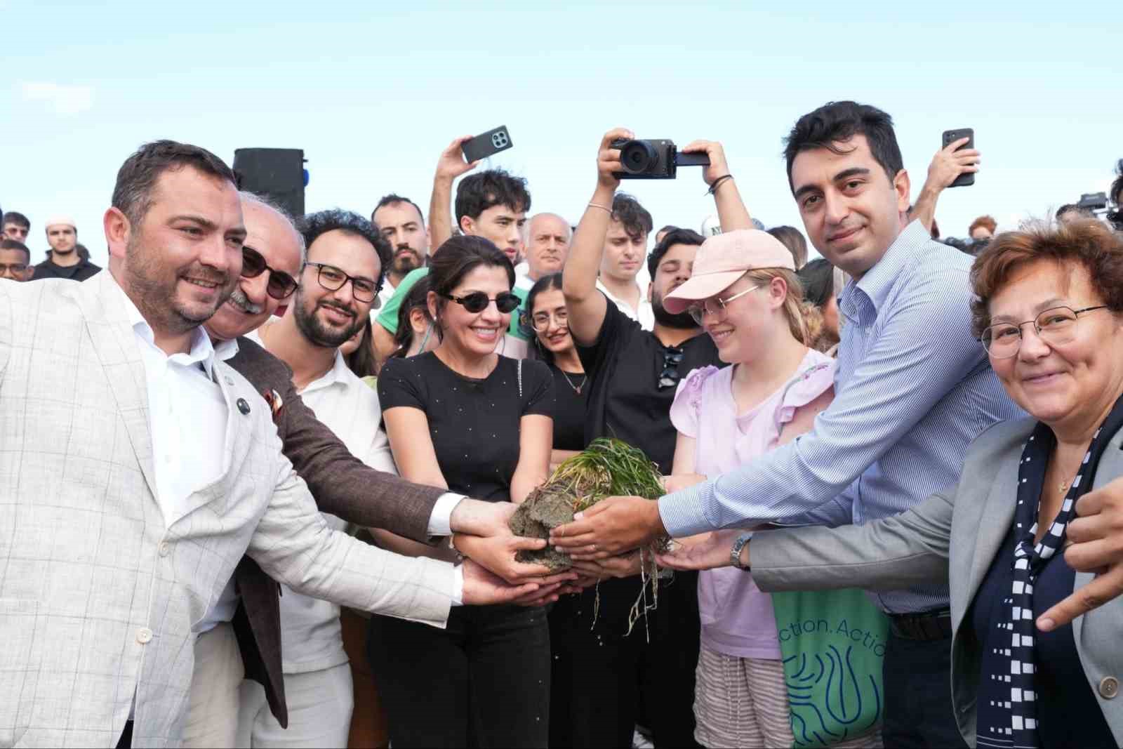 Marmara Denizi’ne nefes olacak ‘Dipte İz’ deniz çayırları projesi Tuzla’da tanıtıldı