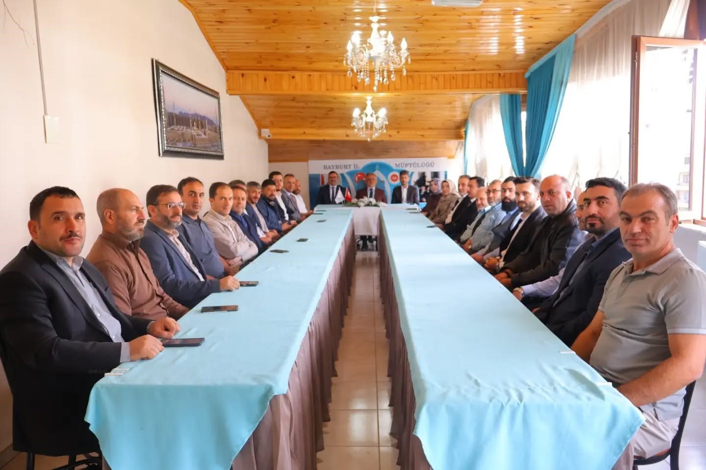 Müftü Danacı müftülük personeli ve Kur’an kursu öğreticileriyle vedalaştı