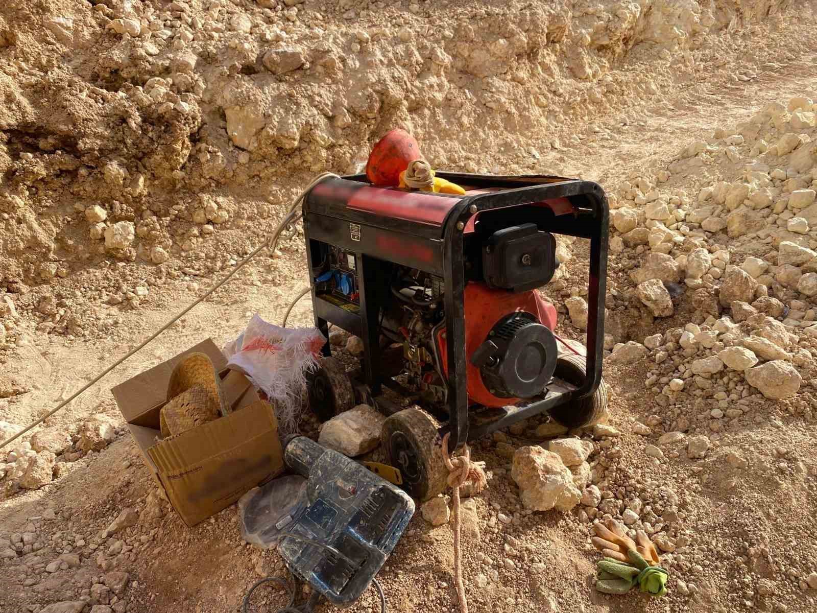 Ka&ccedil;ak kazı yapan 2 şahıs su&ccedil;&uuml;st&uuml; yakalandı