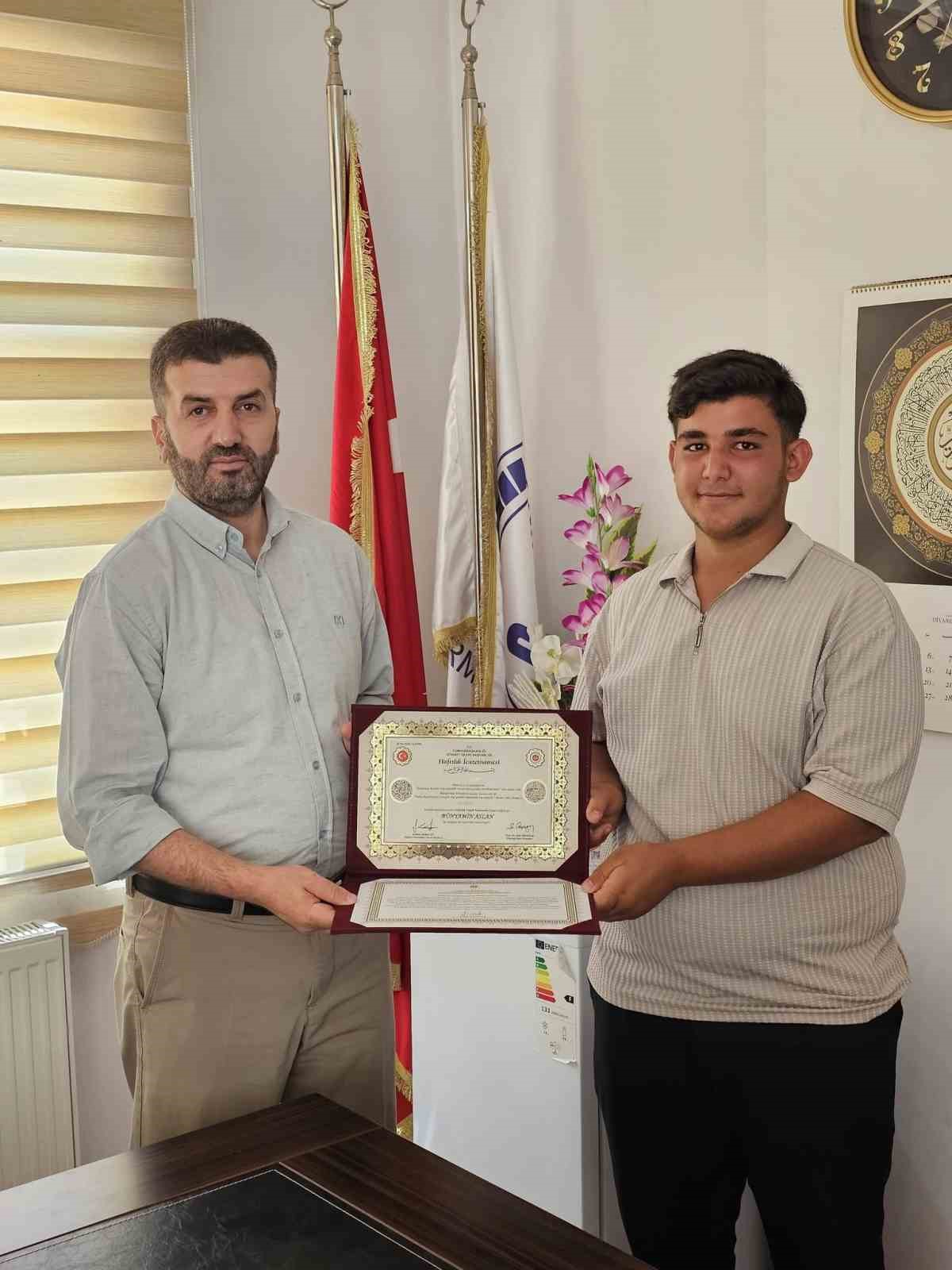 Çermikte hafızlık eğitimini tamamlayanlara belgeleri verildi