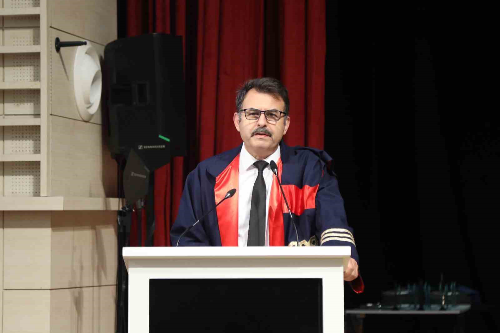 ERÜ Eğitim Fakültesi yeni mezunlarını verdi