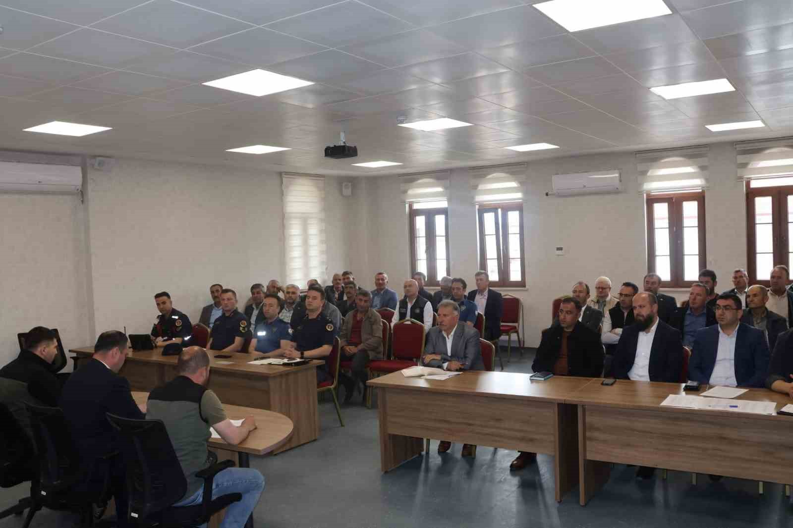 Aslanapa&rsquo;da orman yangınlarıyla m&uuml;cadele toplantısı