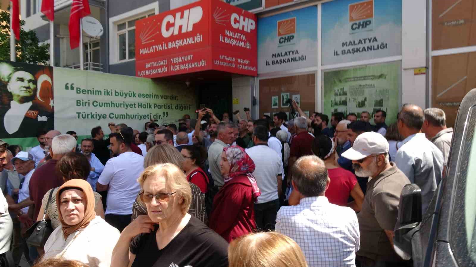 CHP Malatya İl Başkanlığı binasında gerginlik