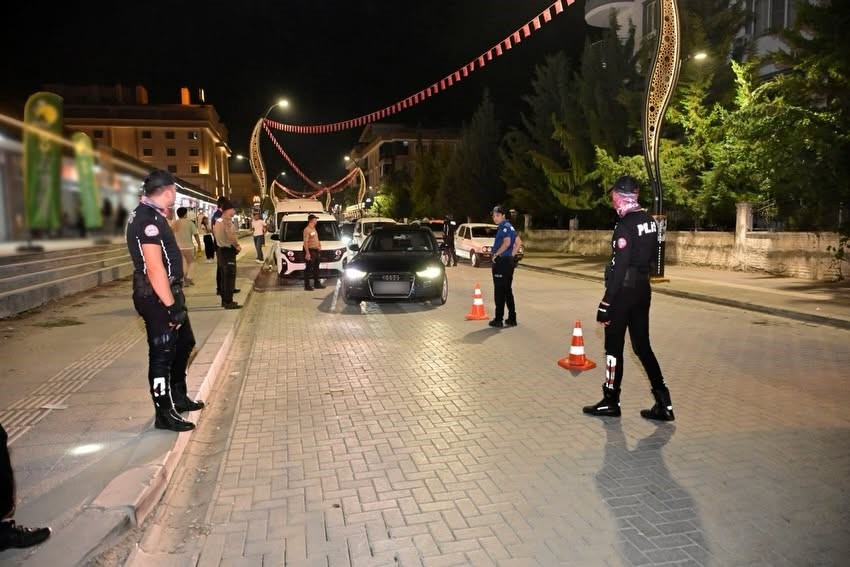 Asayiş uygulamasında 1 aranan şahıs yakalandı