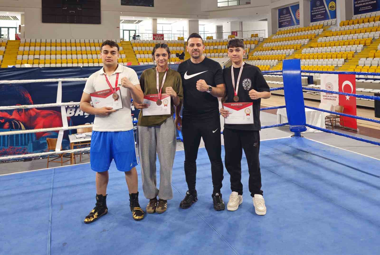 Aydınlı sporcular, şampiyonadan 3 madalya ile d&ouml;nd&uuml;