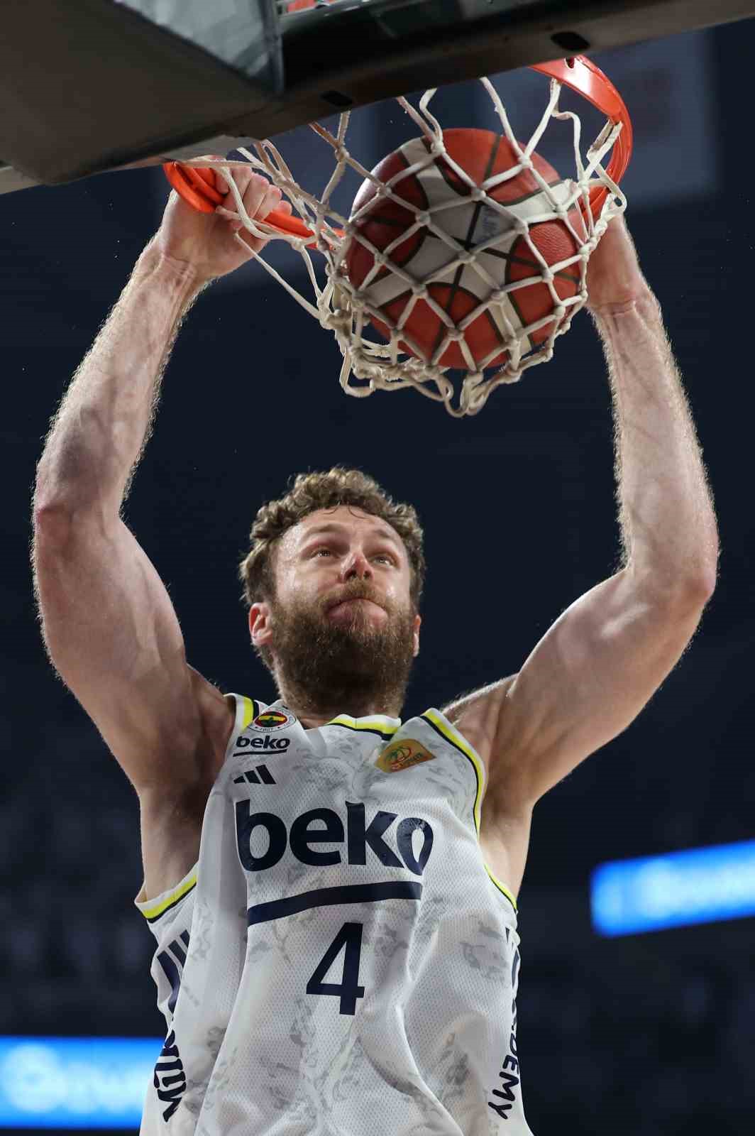 Fenerbahçe, Nicolo Melli ve Chris Silva ile sözleşme yeniledi